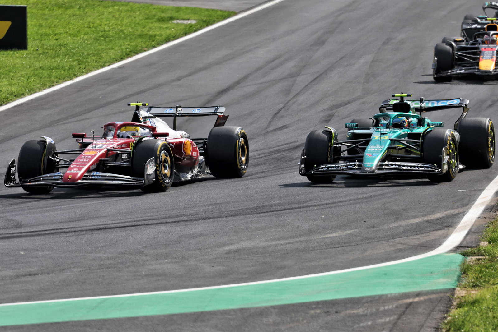 Hamilton and Alonso battle at Monza