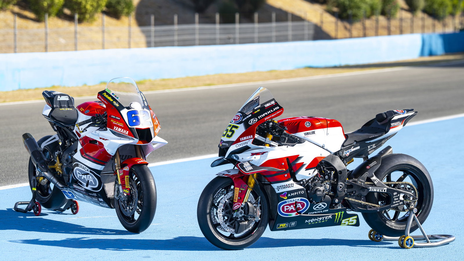 Stefano Manzi's Yamaha R9 and Andrea Locatelli's Yamaha R1 in Yamaha 70th anniversary colours, 2025 Spanish WorldSBK. Credit: Yamaha.