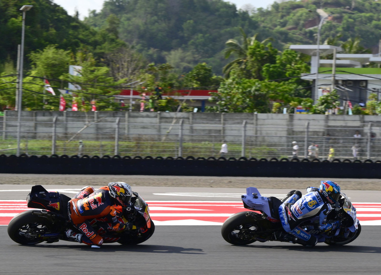 Alex Marquez leads Pedro Acosta in the fight for 2nd, 2025 Indonesian MotoGP