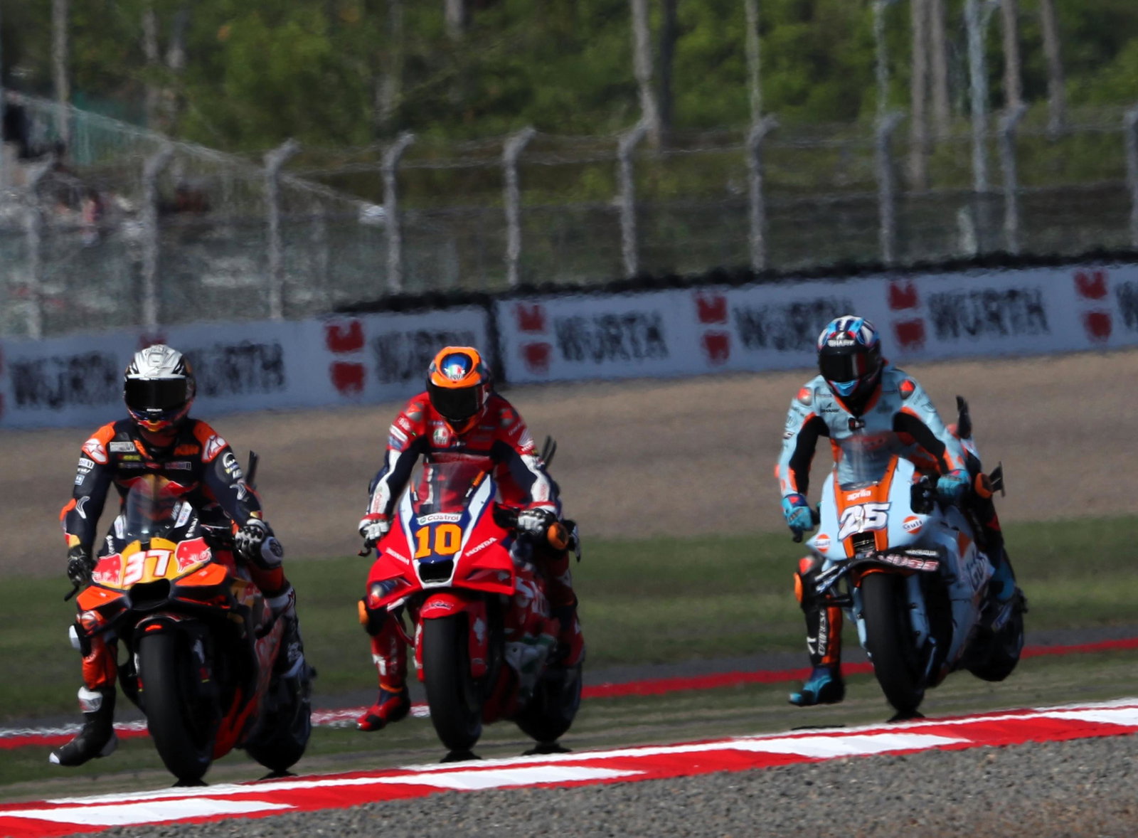 Raul Fernandez stoppie behind Acosta, Marquez. 2025 Indonesian MotoGP