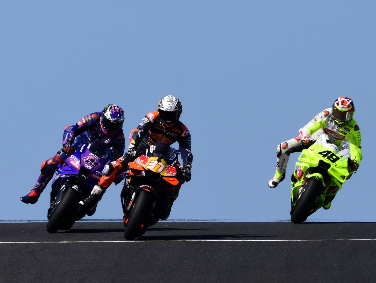 Acosta, Miller, di Giannantonio fight over 3rd, 2025 Australian MotoGP Sprint