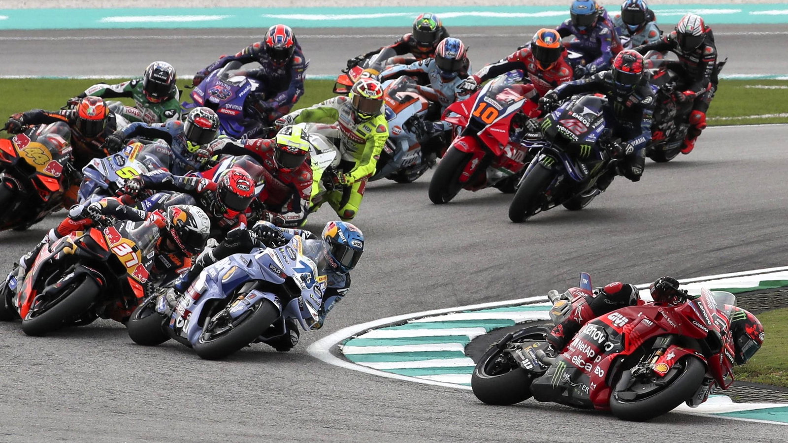 Francesco Bagnaia leads, 2025 Malaysian MotoGP Sprint