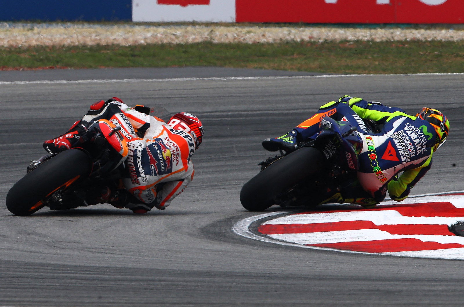 Valentino Rossi, Marc Marquez battle, 2015 Malaysian MotoGP