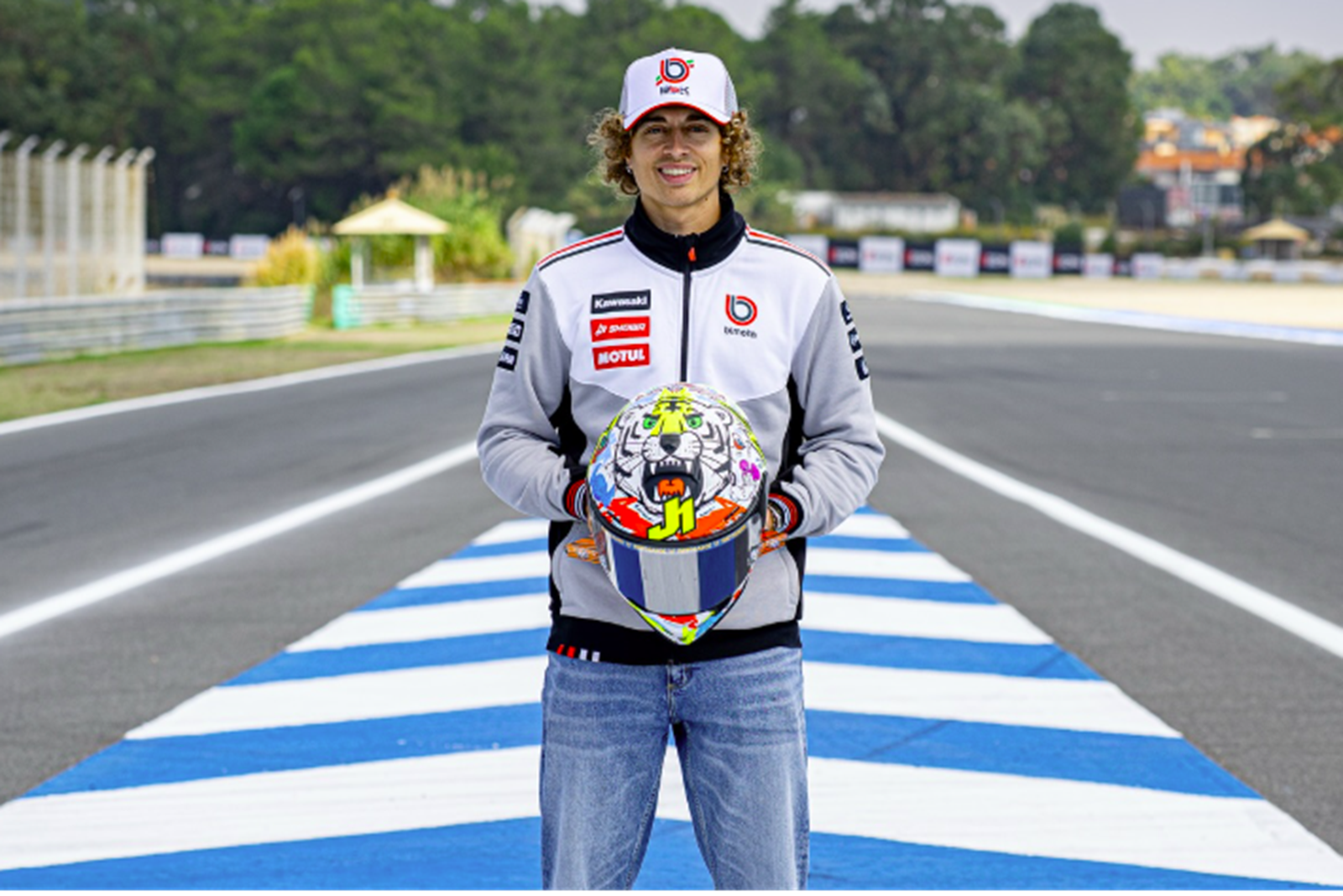 Axel Bassani with one-off helmet at 2025 Spanish WorldSBK. Credit: Instagram/Axel Bassani.