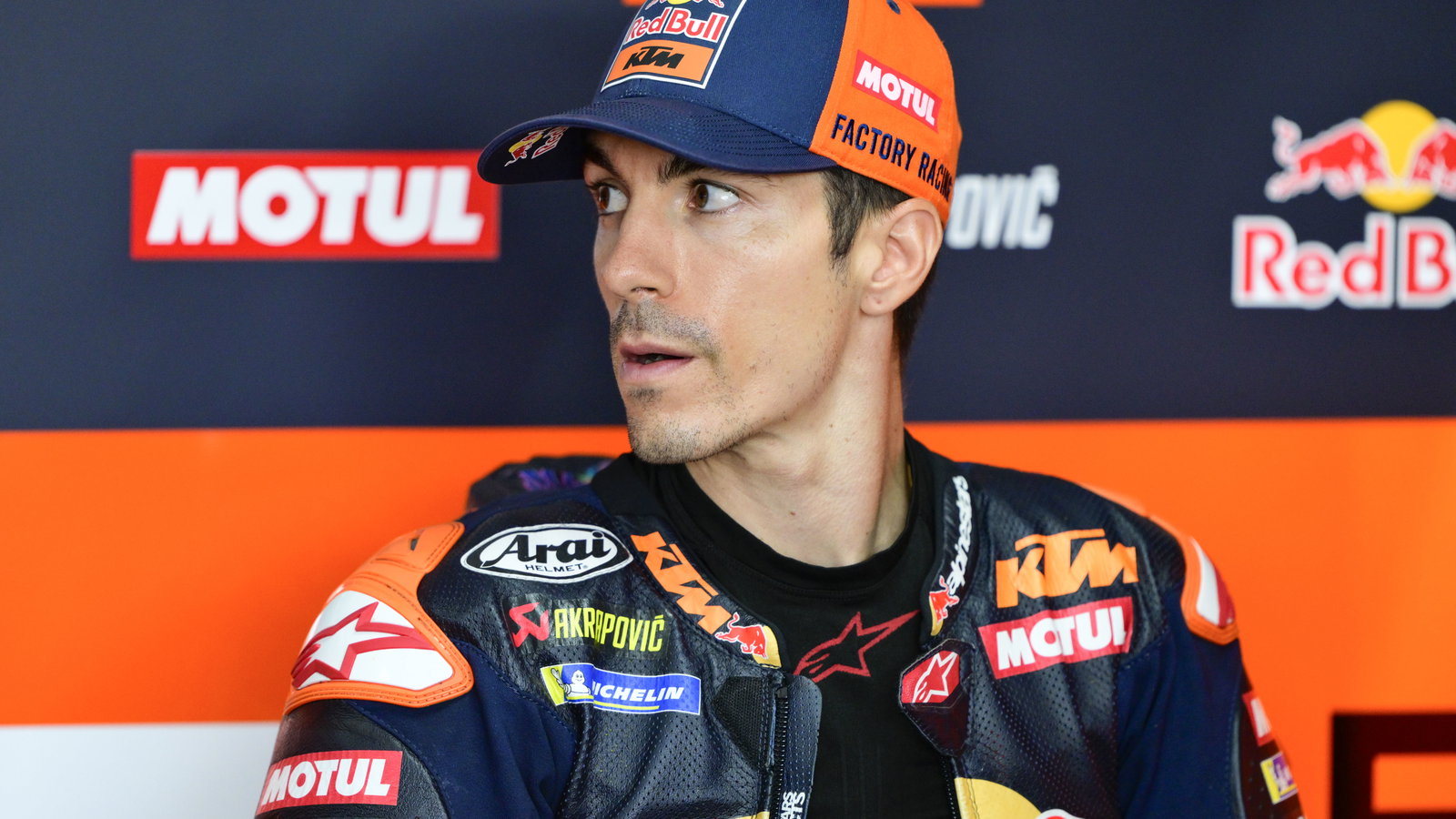 Maverick Vinales, 2025 MotoGP Indonesian Grand Prix, pit box. Credit: Gold and Goose.