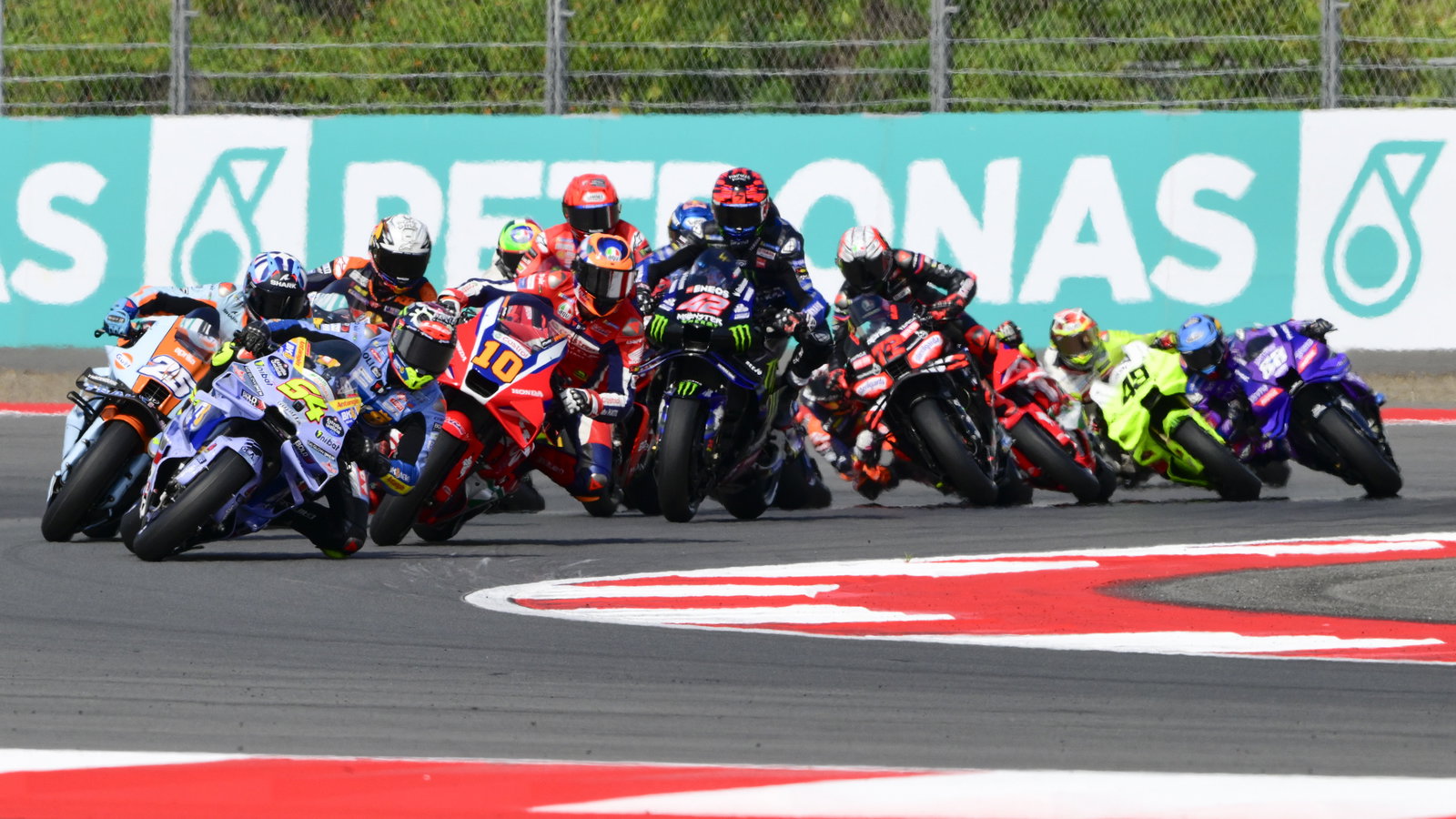 2025 MotoGP Indonesian Grand Prix, Sprint start. Credit: Gold and Goose.