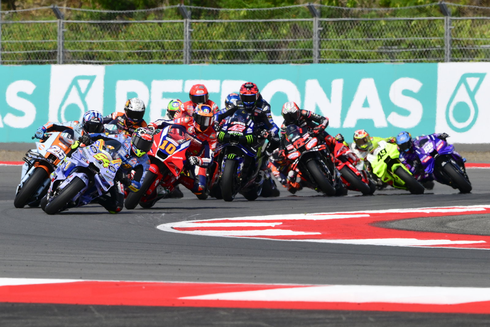 2025 MotoGP Indonesian Grand Prix, Sprint start. Credit: Gold and Goose.