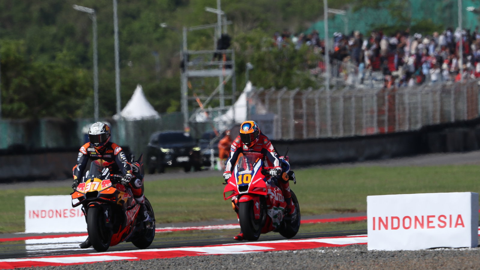 Pedro Acosta leads Luca Marini, 2025 MotoGP Indonesian Grand Prix. Credit: Gold and Goose.