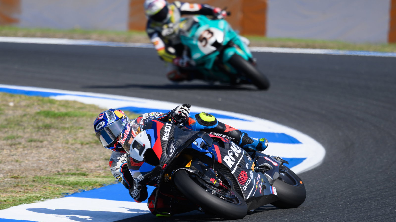 Toprak Razgatlioglu, Tito Rabat, 2025 Estoril WorldSBK. Credit: Gold and Goose.