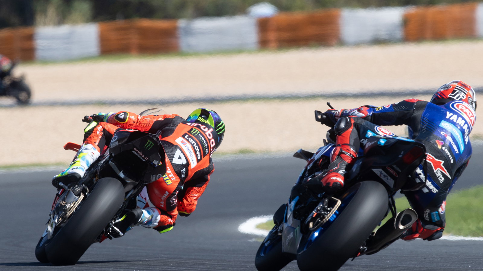 Jonathan Rea chases Alvaro Bautista, 2025 Estoril WorldSBK. Credit: Gold and Goose.