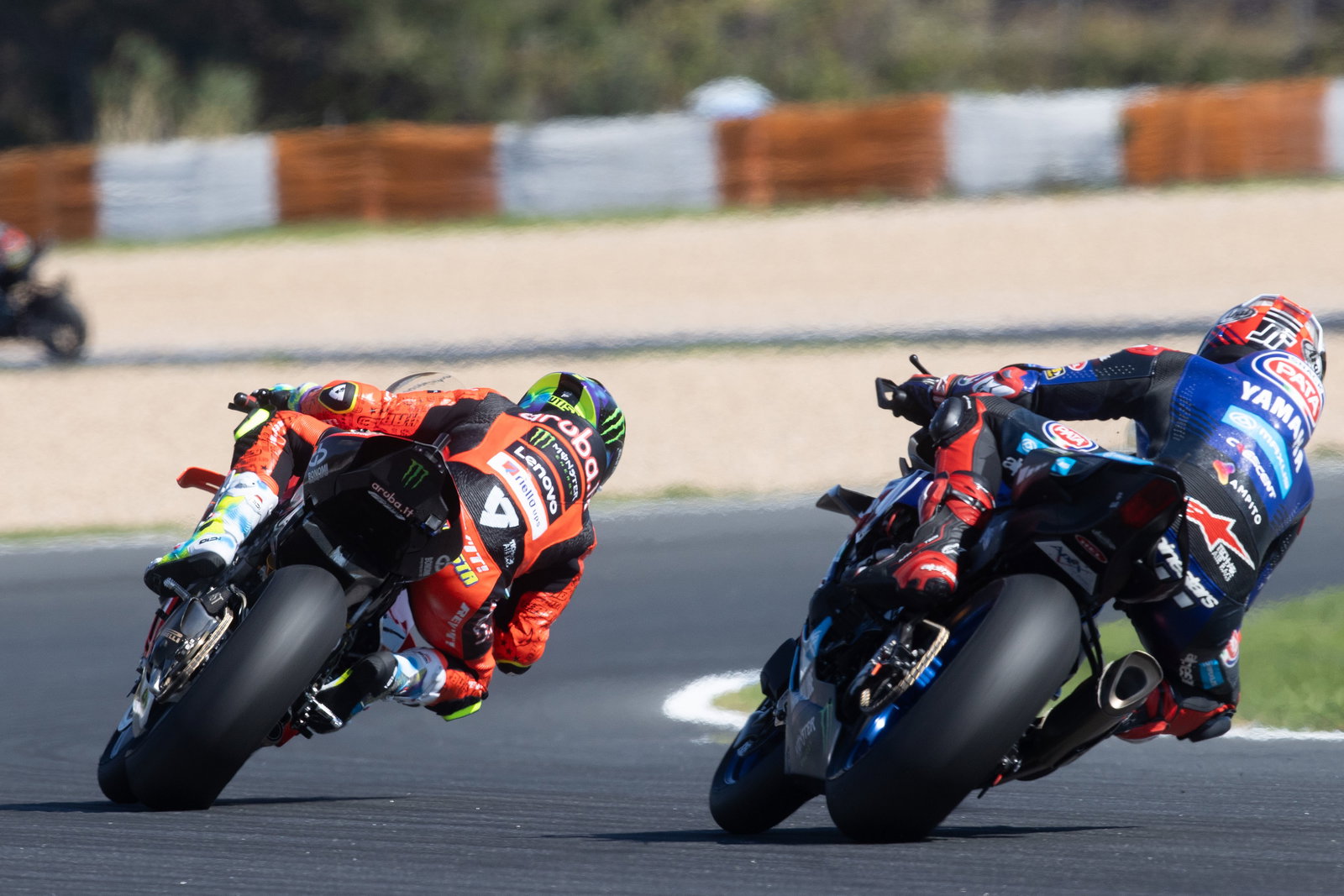 Jonathan Rea chases Alvaro Bautista, 2025 Estoril WorldSBK. Credit: Gold and Goose.