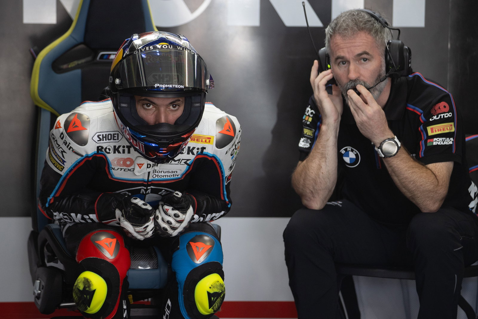 Toprak Razgatlioglu, Phil Marron, 2025 Estoril WorldSBK, pit box. Credit: Gold and Goose.