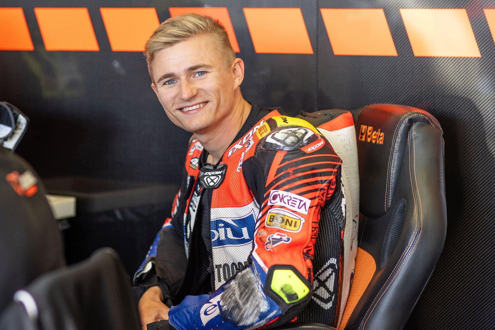 Ryan Vickers, 2025 Estoril WorldSBK, pit box. Credit: Gold and Goose.