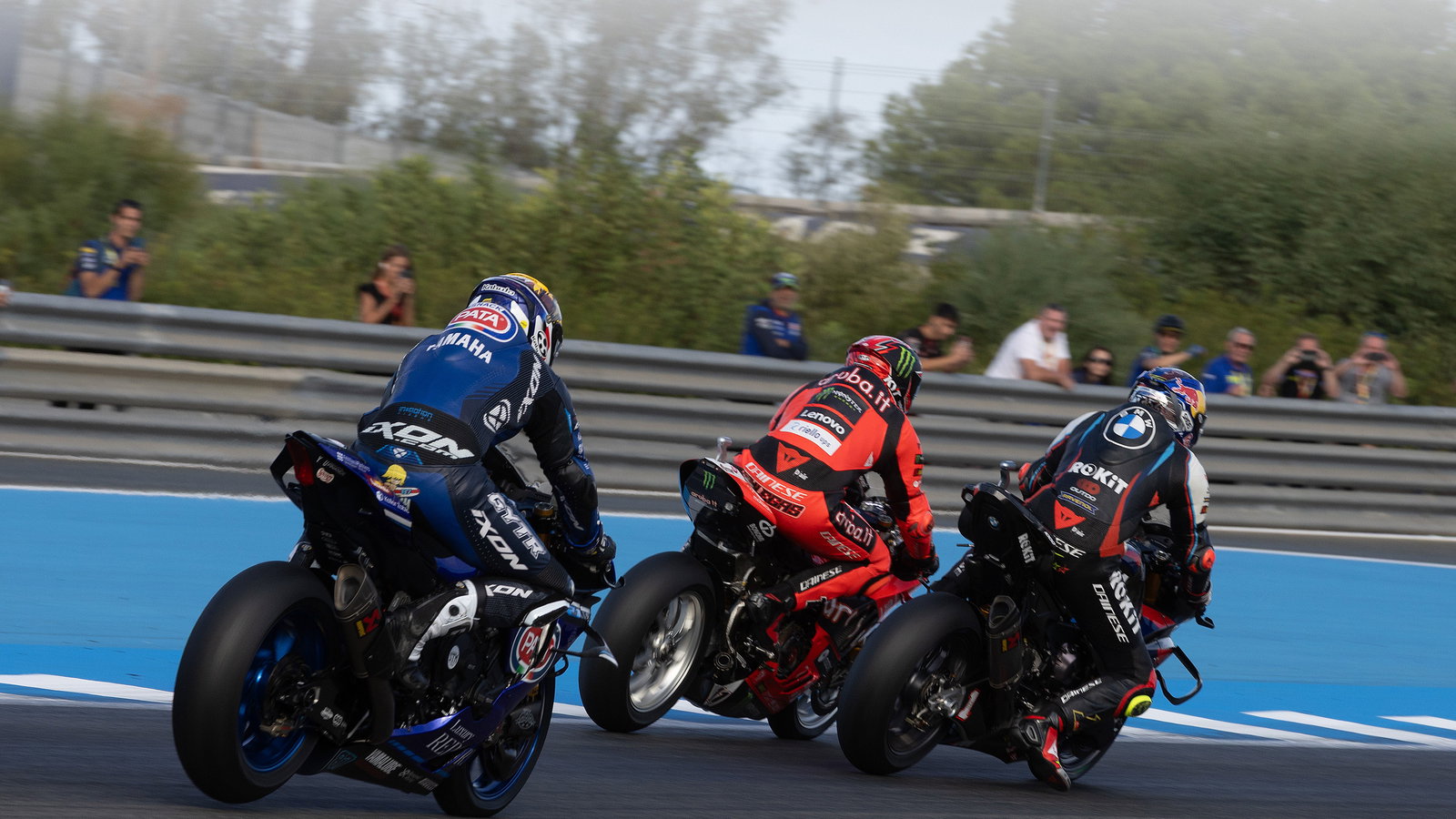 Toprak Razgatlioglu, Nicolo Bulega, 2025 Spanish WorldSBK, Superpole Race. Credit: Gold and Goose.