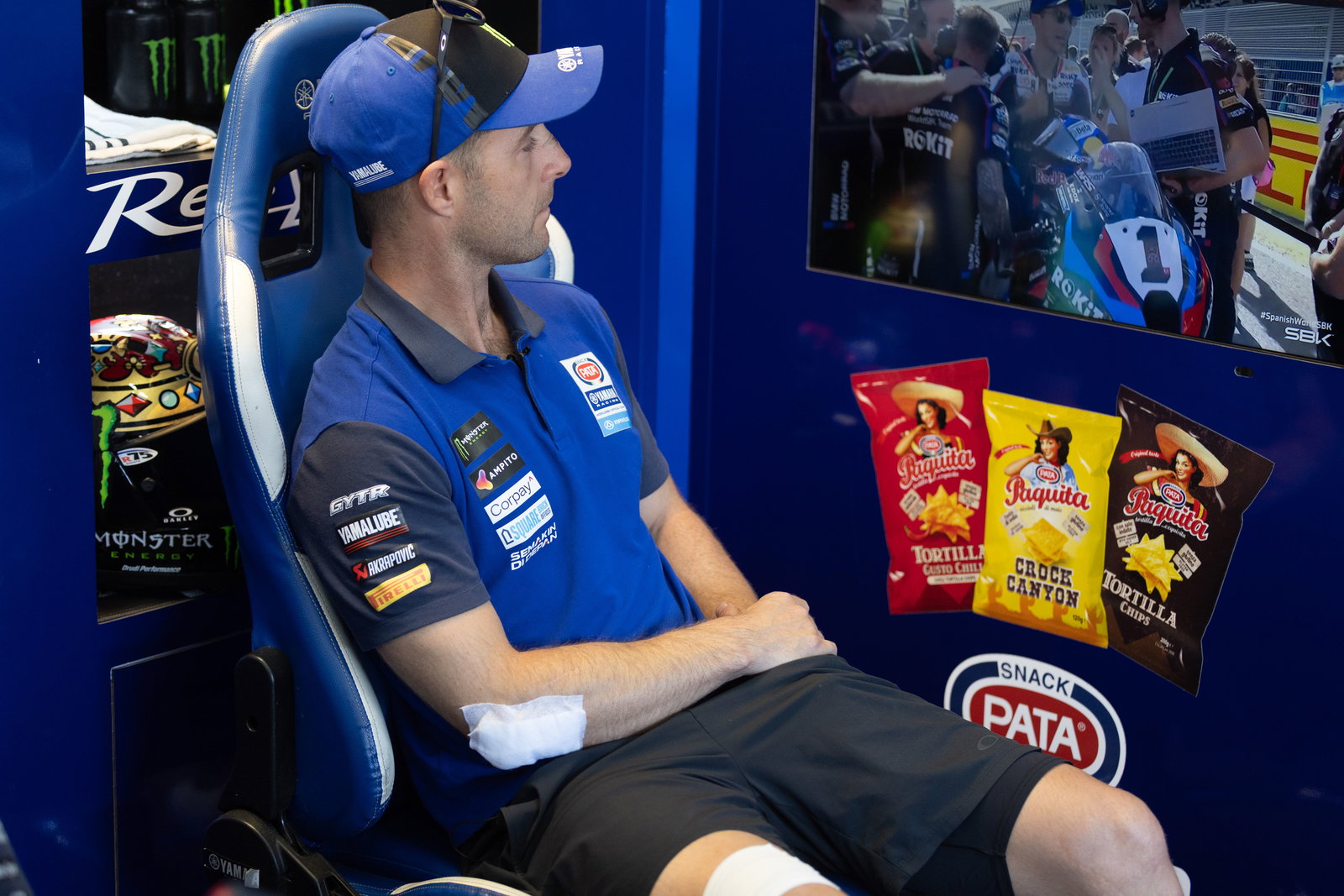 Jonathan Rea, 2025 Spanish WorldSBK, pit box. Credit: Gold and Goose.