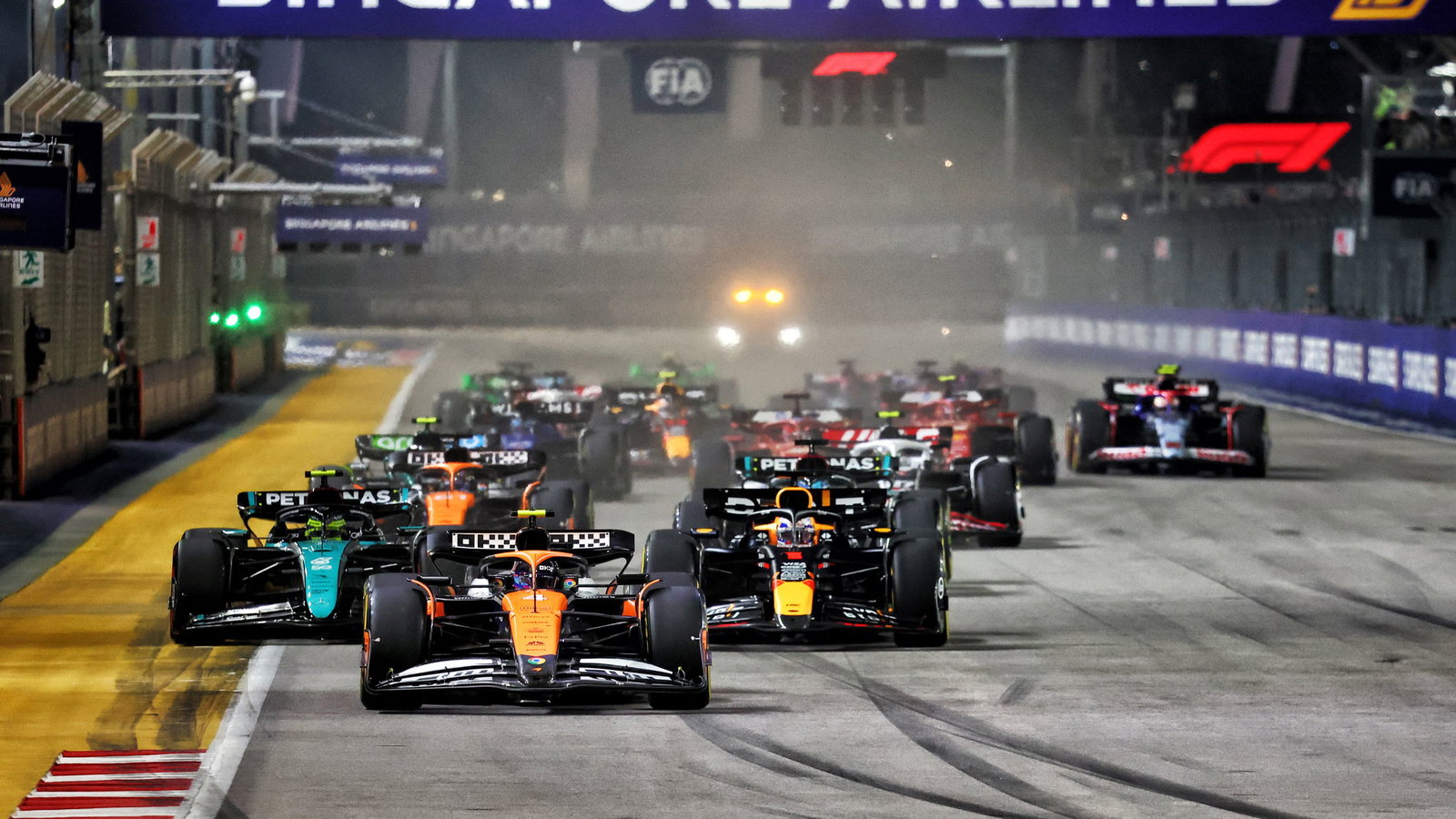 Start of the 2024 Singapore Grand Prix 