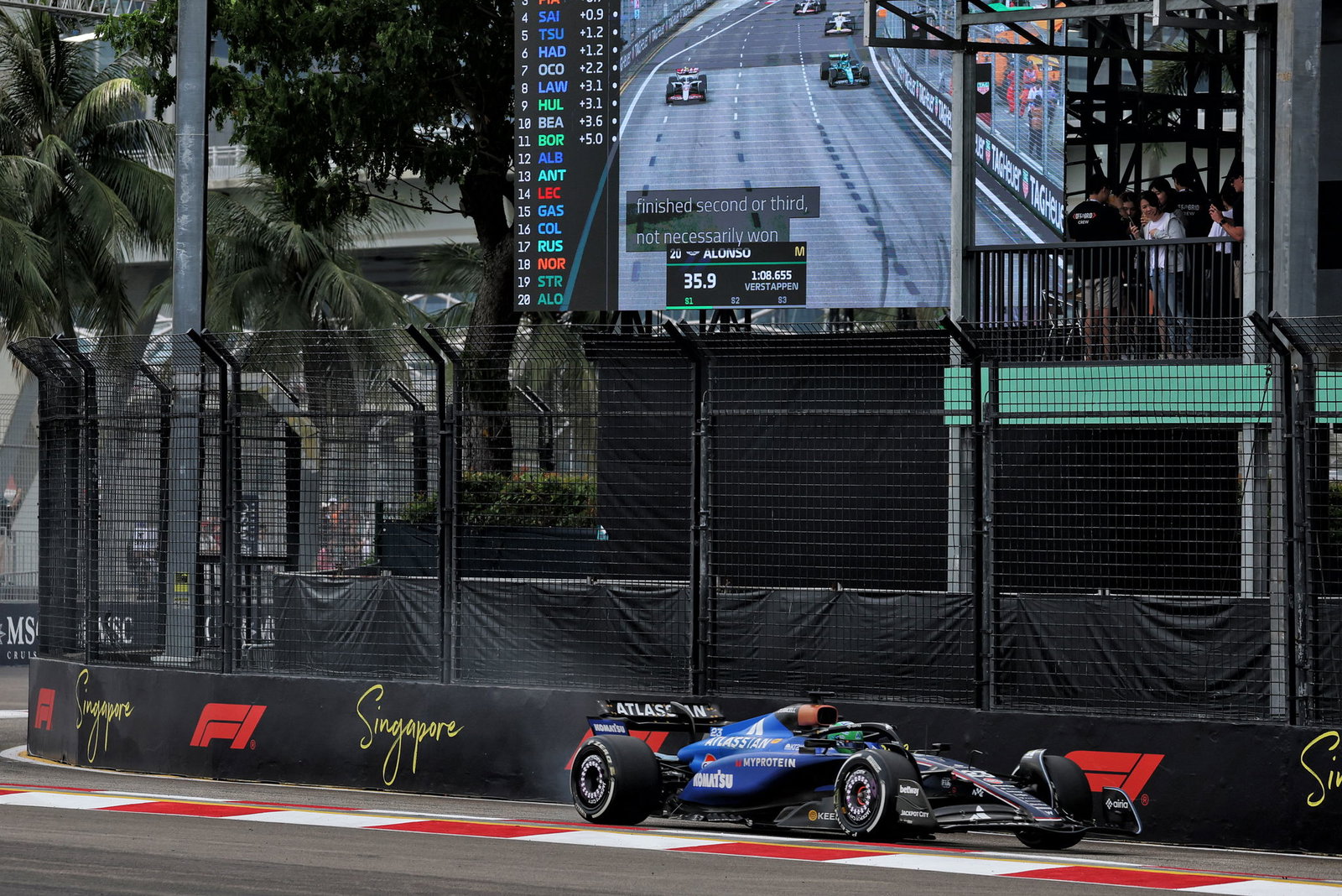 Albon returns to the pits with a brake issue 