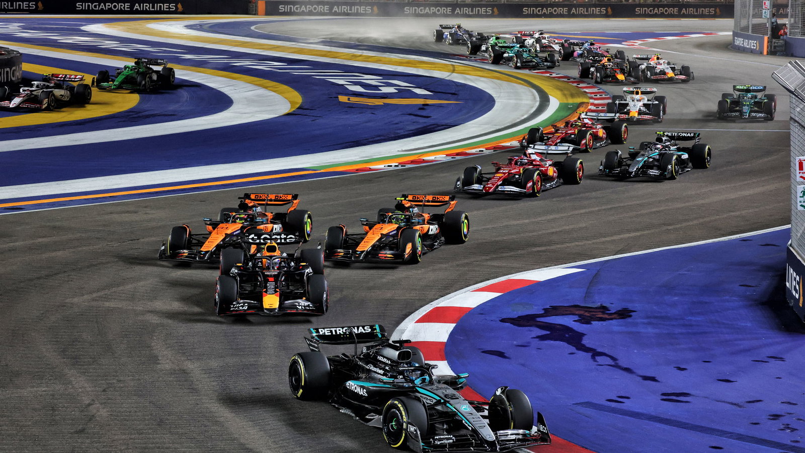 Start of the 2025 Singapore Grand Prix 