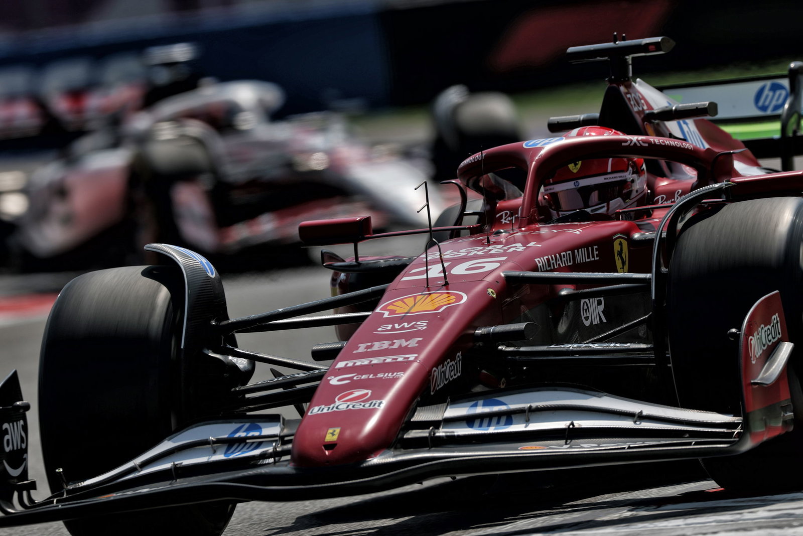 Leclerc set the pace in FP1