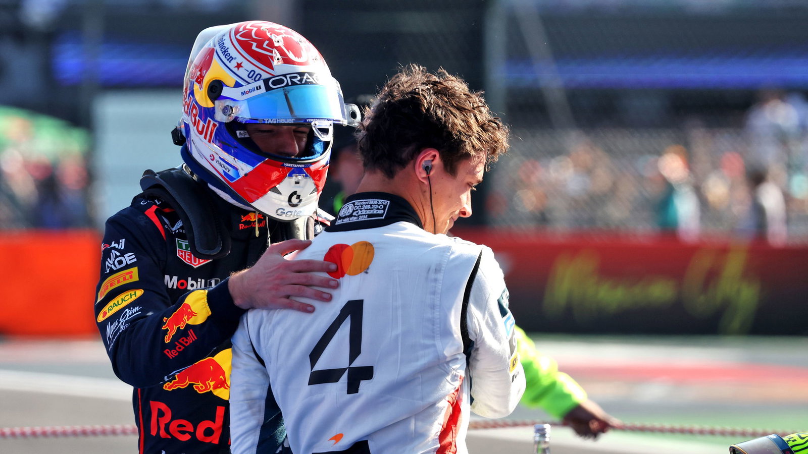 Verstappen congratulates Norris after his victory 