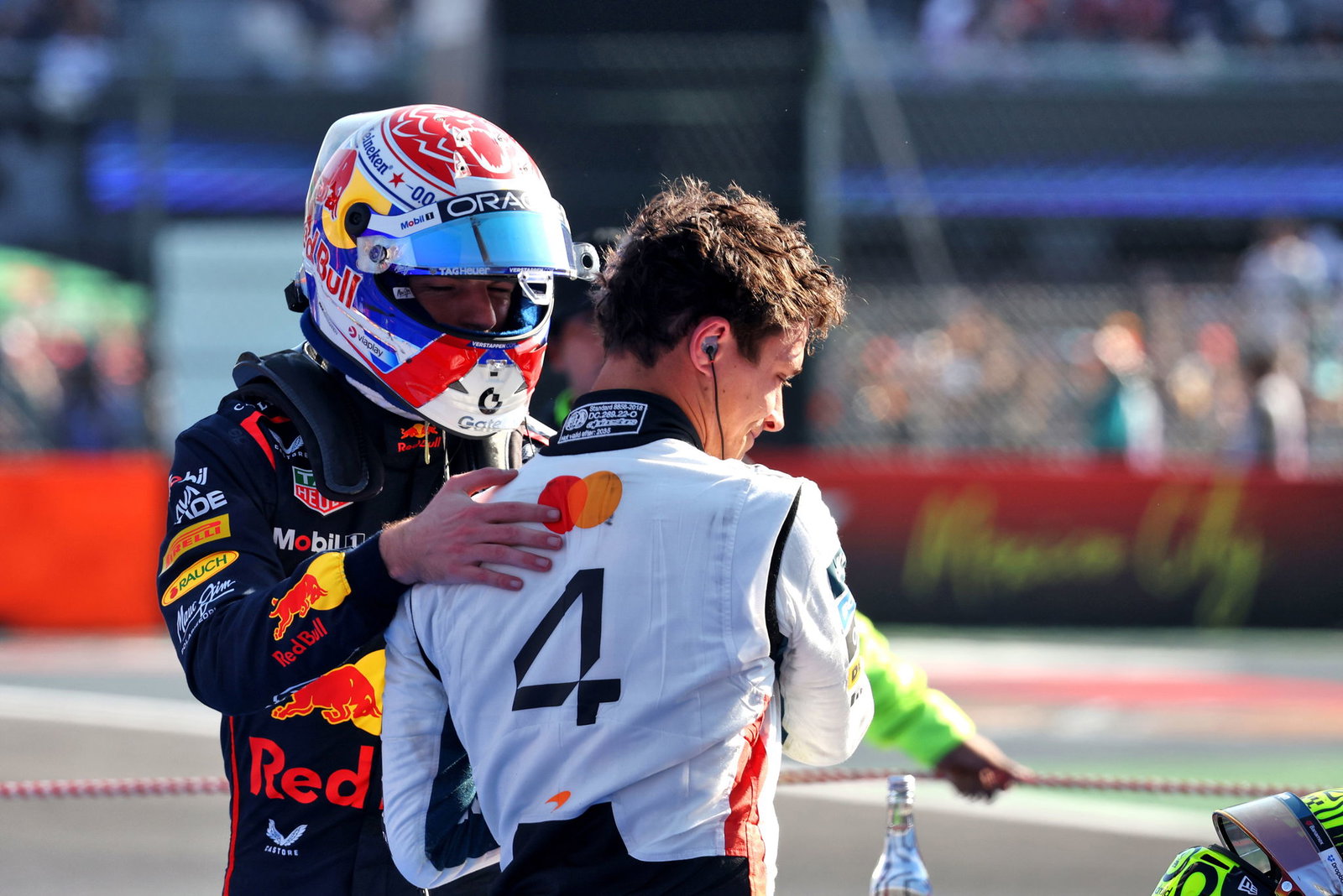 Verstappen congratulates Norris after his victory 