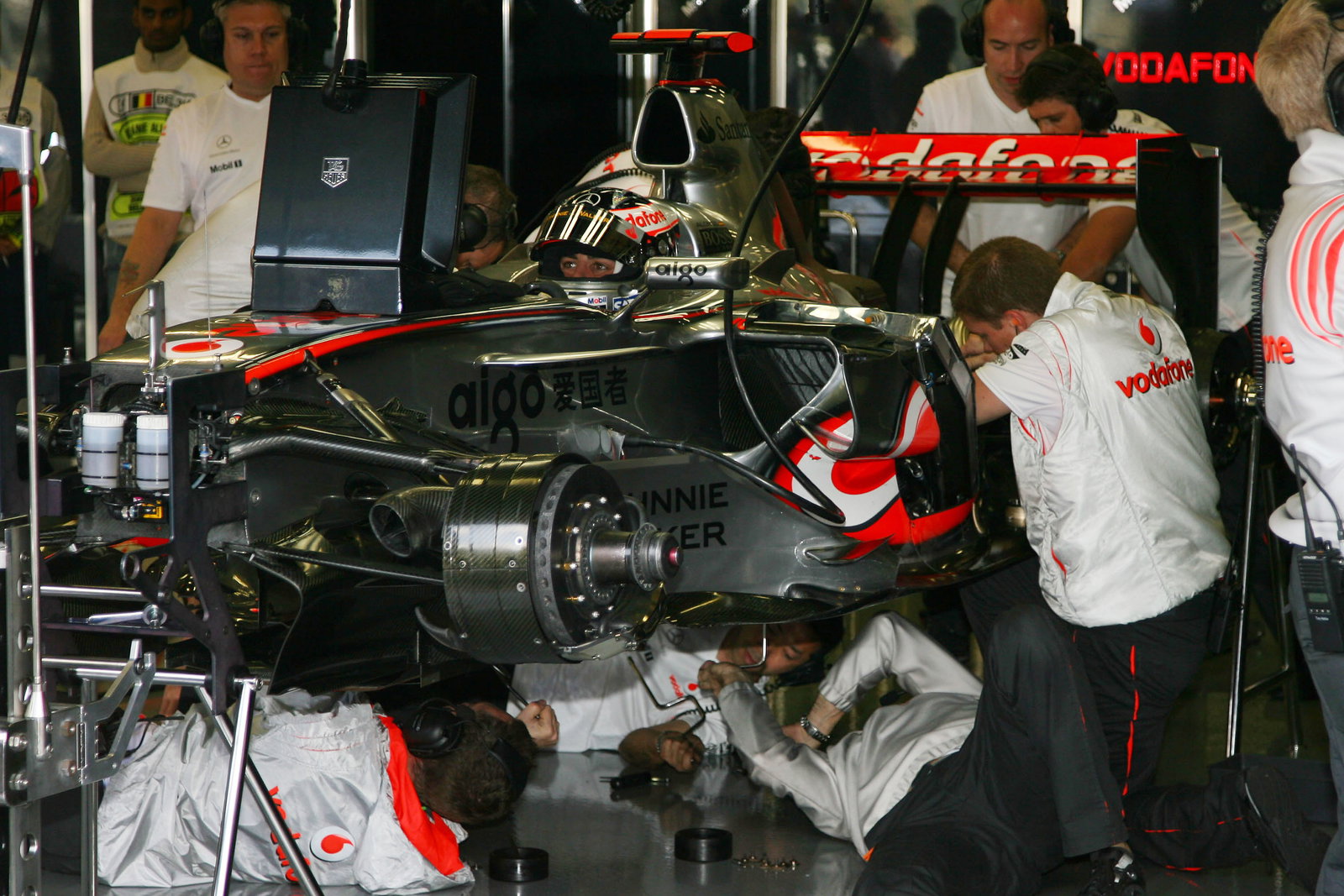 Alonso gave each of his crew €1000 in cash 