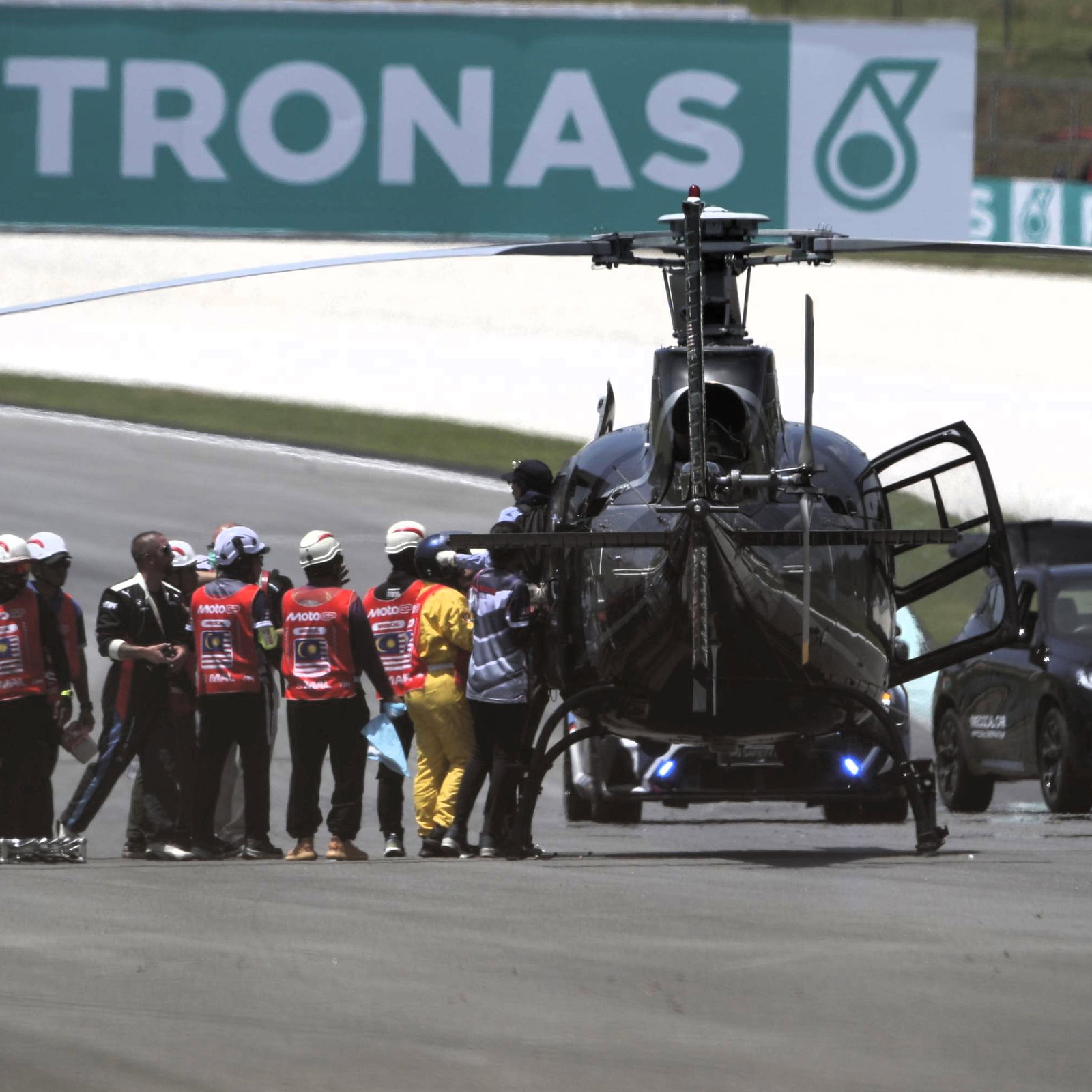 Aftermath of Rueda and Dettwiler Moto3 sighting lap incident, 2025 Malaysian MotoGP