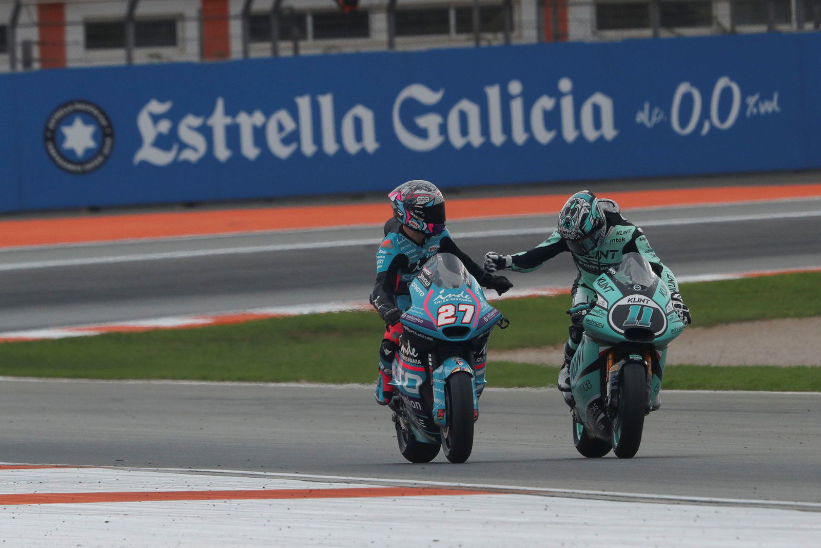 Daniel Holgado, 2025, Moto2, Valencia GP, Pole Position, with Alex Escrig