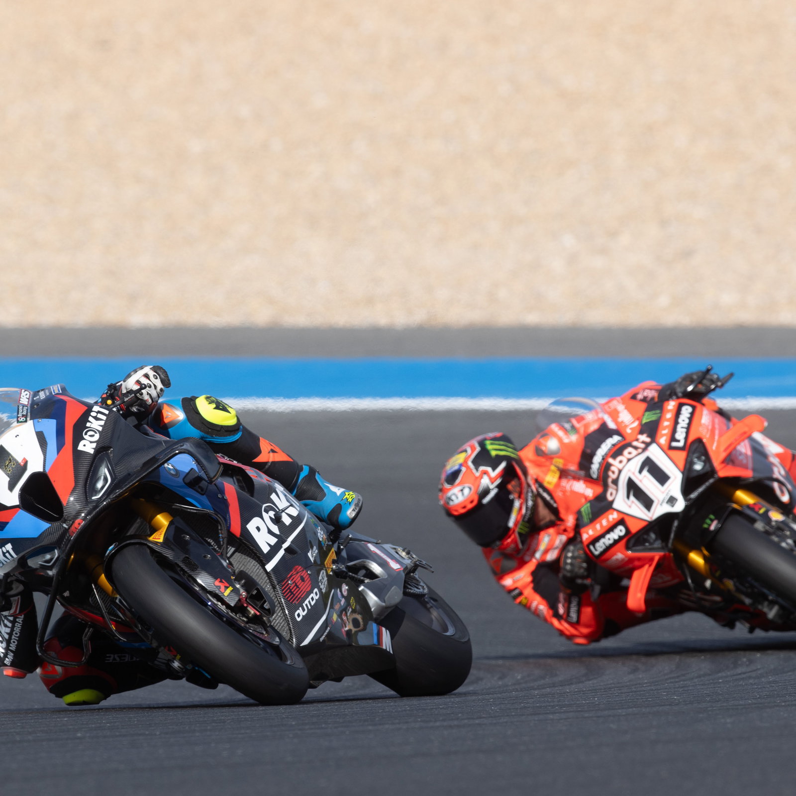 Toprak Razgatlioglu leads Nicolo Bulega, 2025 Estoril WorldSBK. Credit: Gold and Goose.