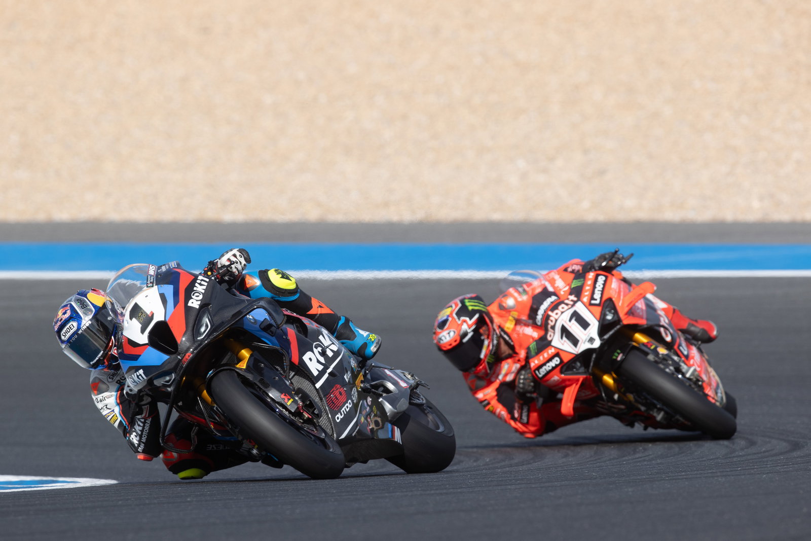 Toprak Razgatlioglu leads Nicolo Bulega, 2025 Estoril WorldSBK. Credit: Gold and Goose.