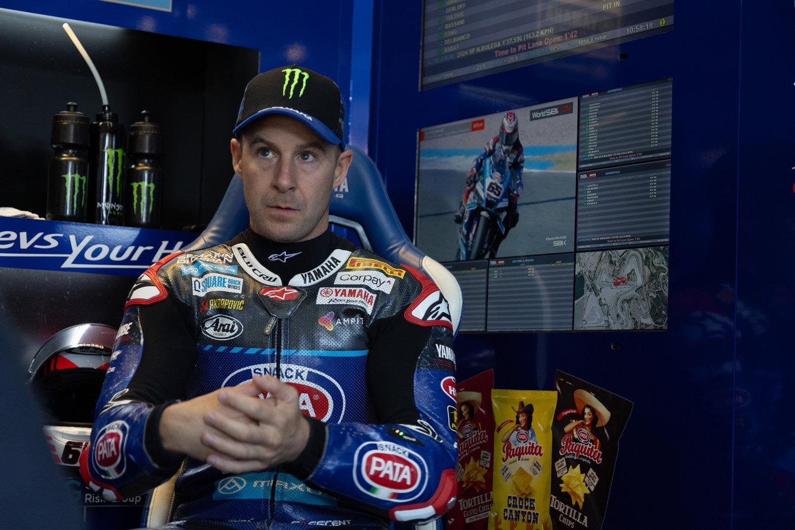 Jonathan Rea, 2025 Spanish WorldSBK, pit box. Credit: Gold and Goose.