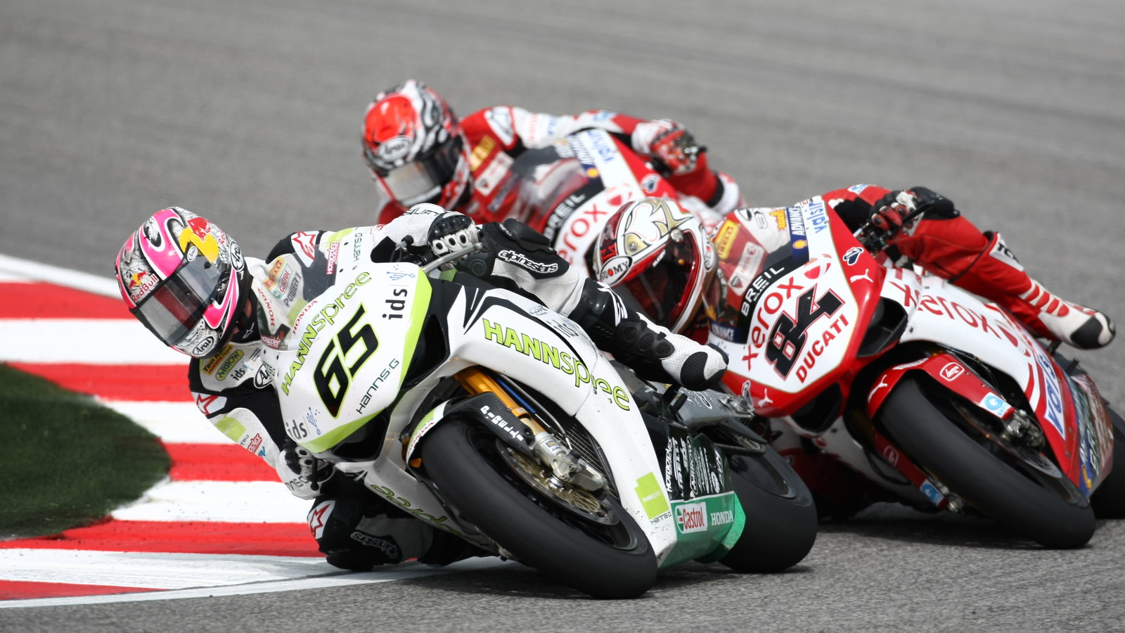 Jonathan Rea leads Michel Fabrizio, Nori Haga, 2009 San Marino WorldSBK. Credit: Gold and Goose.