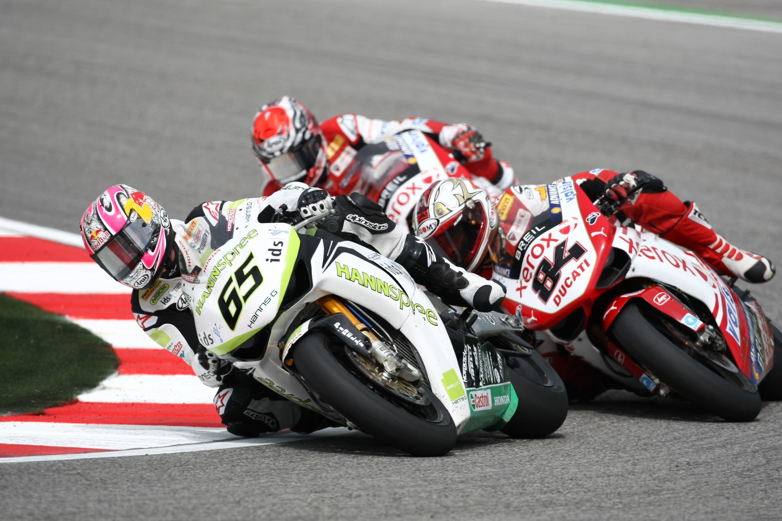 Jonathan Rea leads Michel Fabrizio, Nori Haga, 2009 San Marino WorldSBK. Credit: Gold and Goose.
