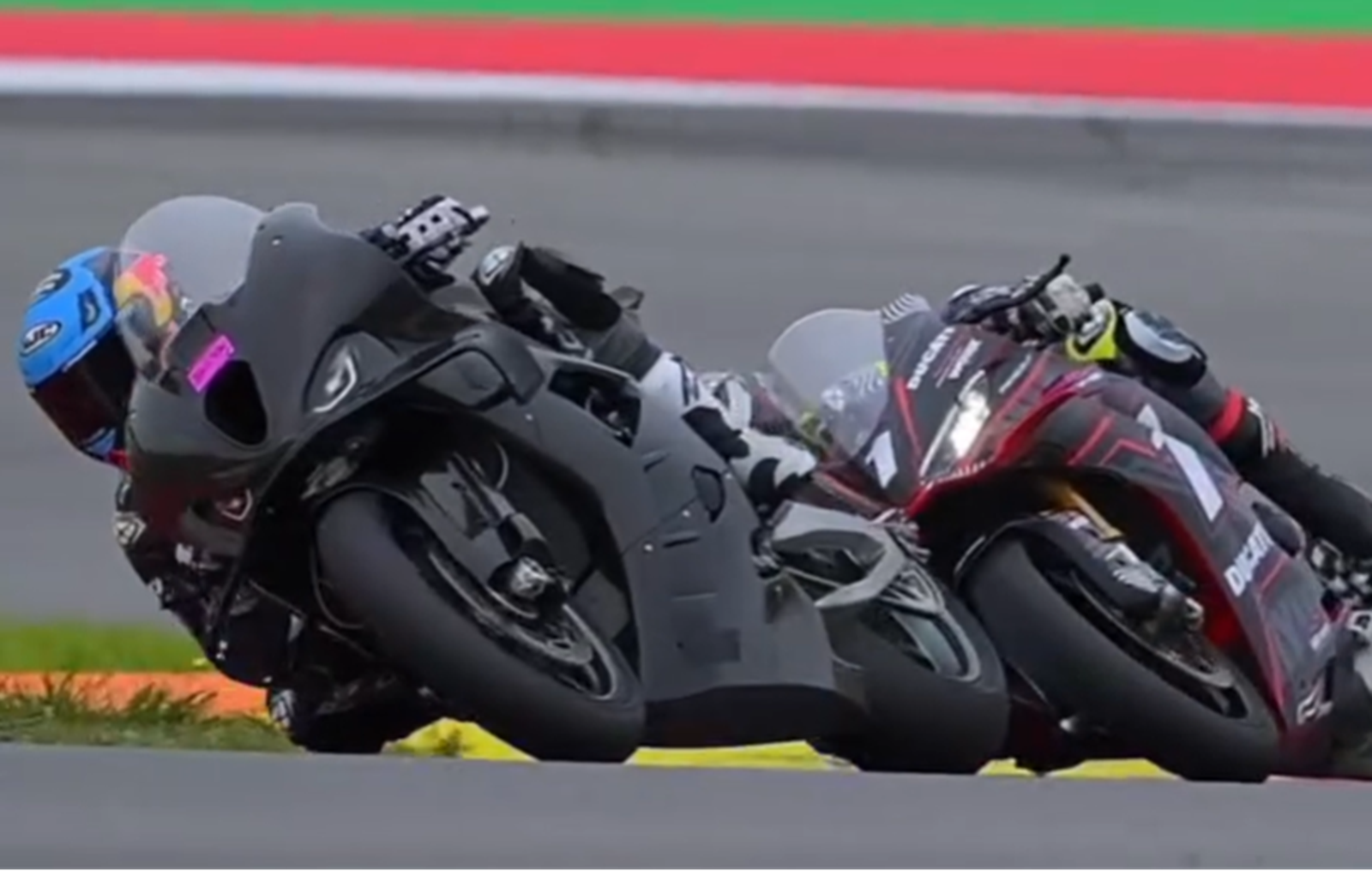 Miguel Oliveira and Kyle Ryde on-track together at Portimao. Credit: Instagram/No Limits Trackdays.