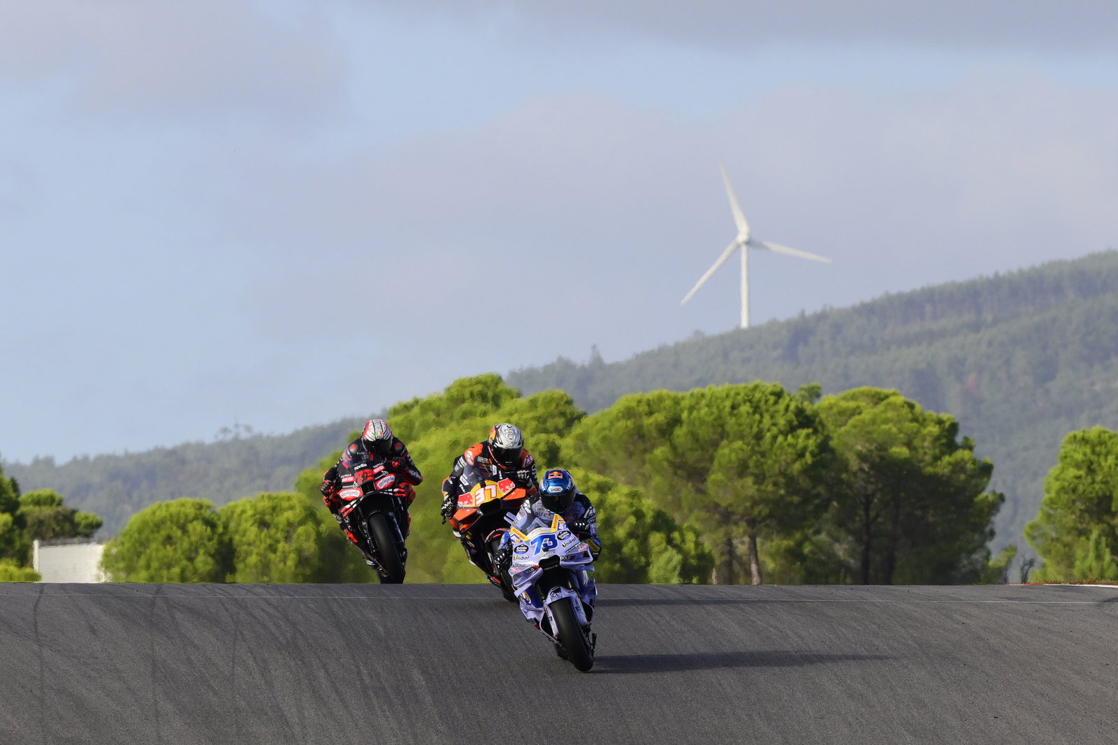 Alex Marquez leads Pedro Acosta, Marco Bezzecchi, 2025 MotoGP Portuguese Grand Prix, Sprint. Credit: Gold and Goose.