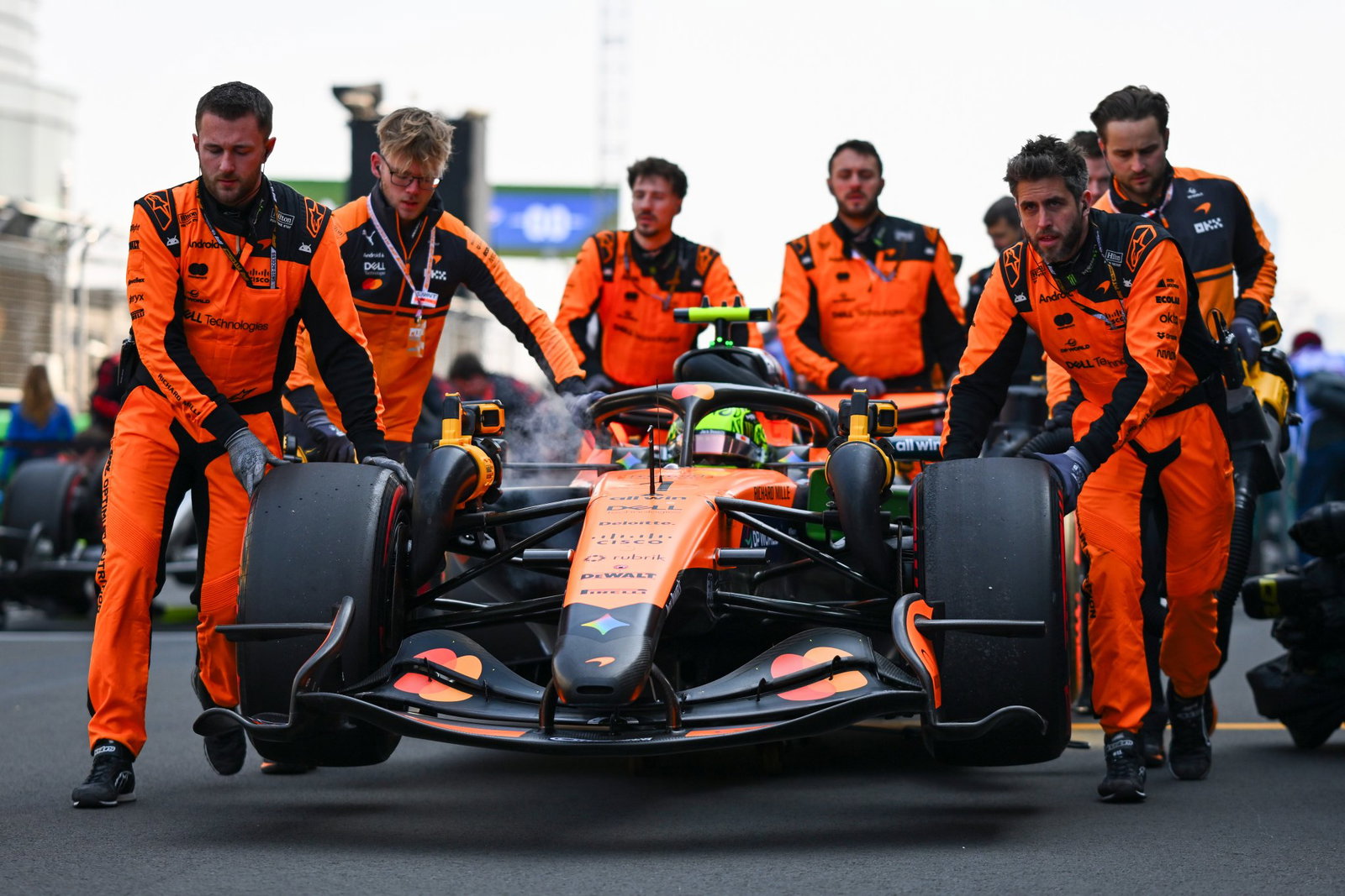 Norris and Piastri both failed to take the start in China 