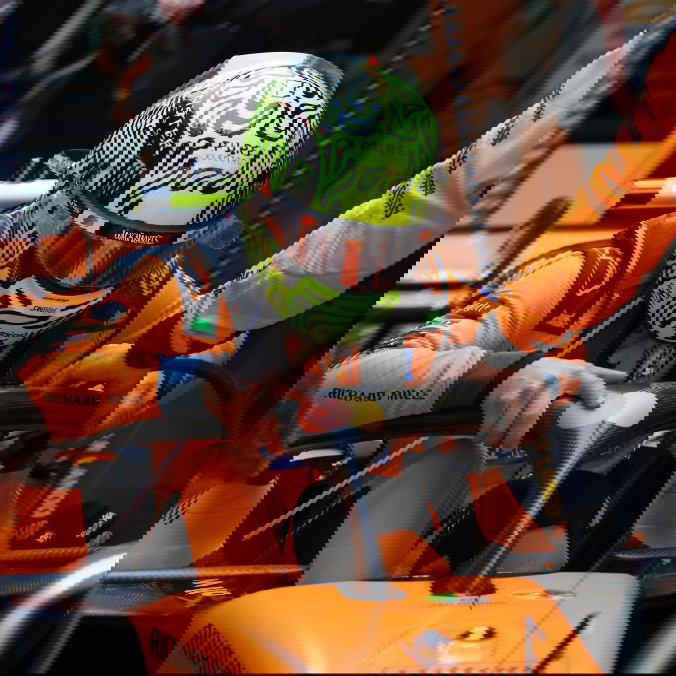 Norris and Piastri both failed to take the start in China 