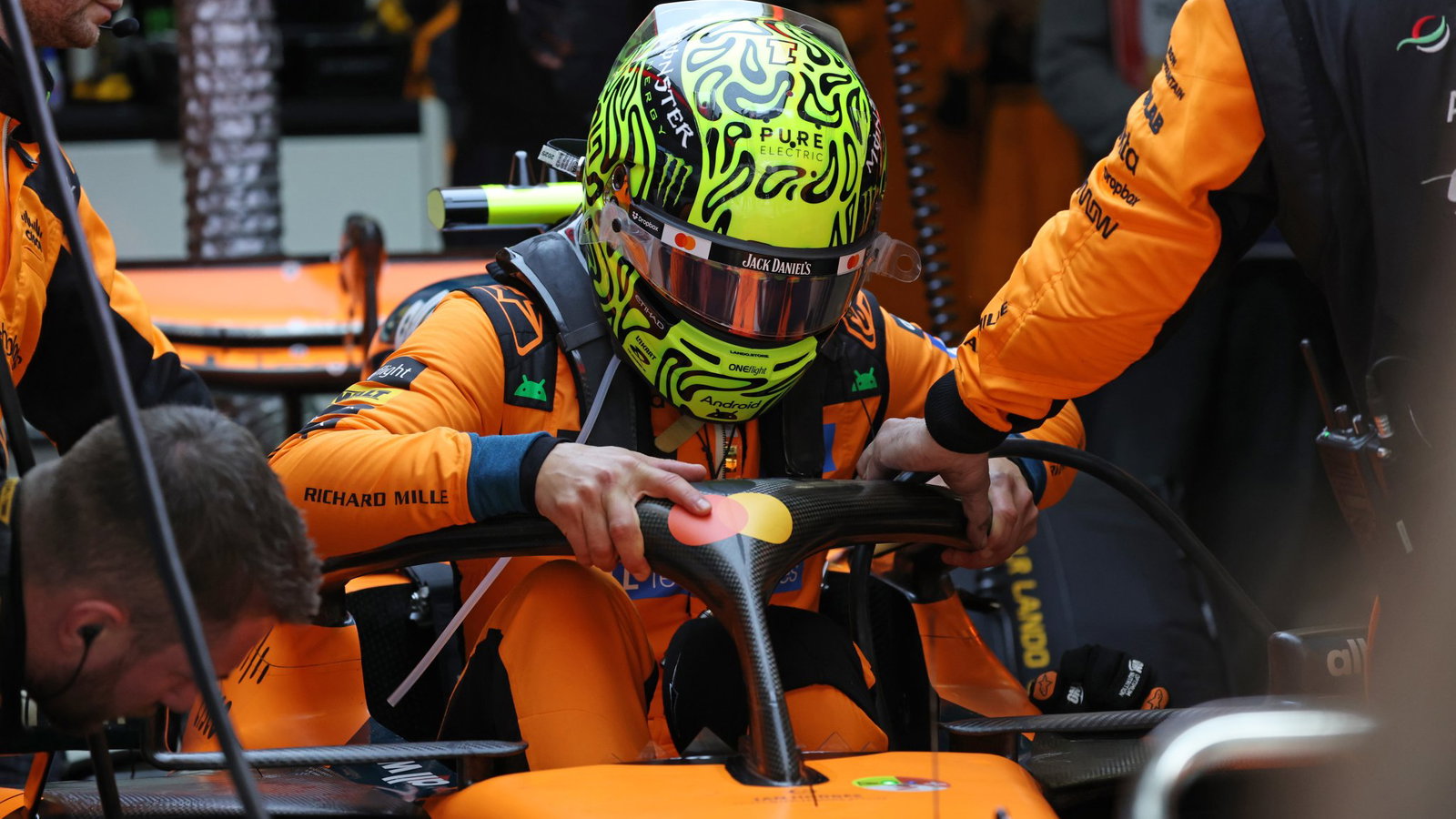 Norris and Piastri both failed to take the start in China 