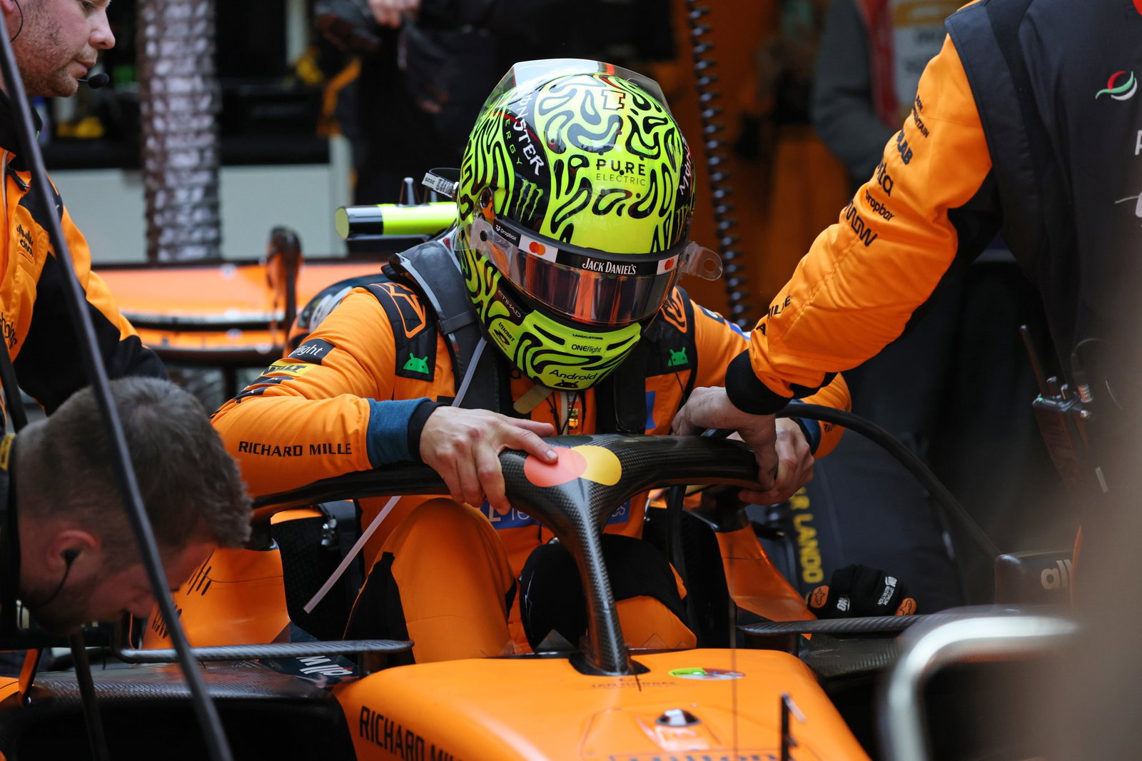 Norris and Piastri both failed to take the start in China 