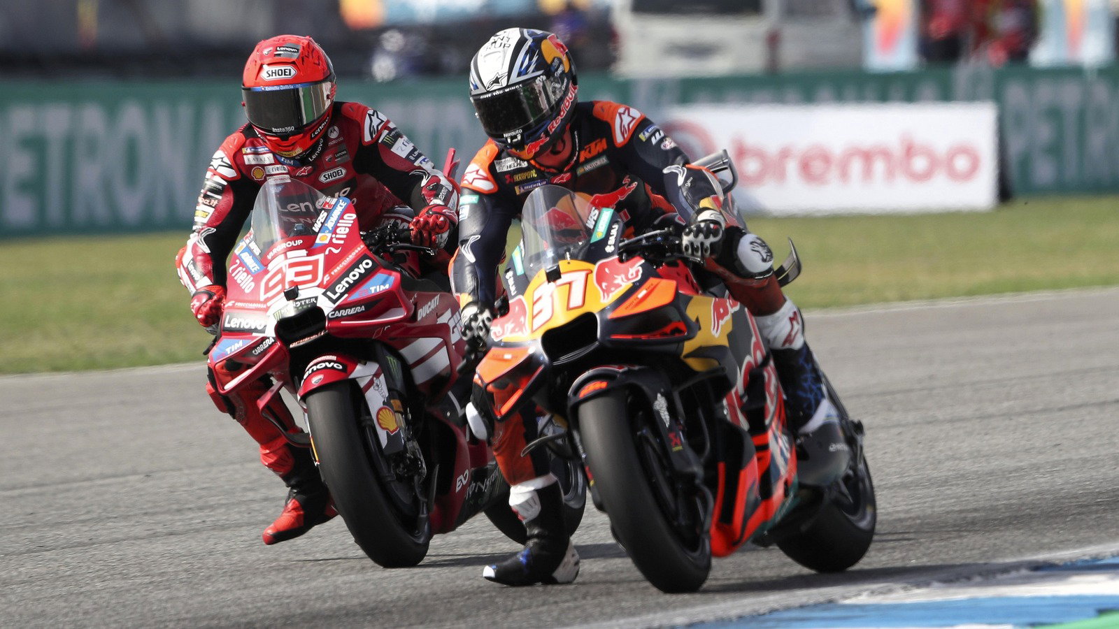 Marc Marquez, Pedro Acosta, 2026 Thai MotoGP Sprint race.