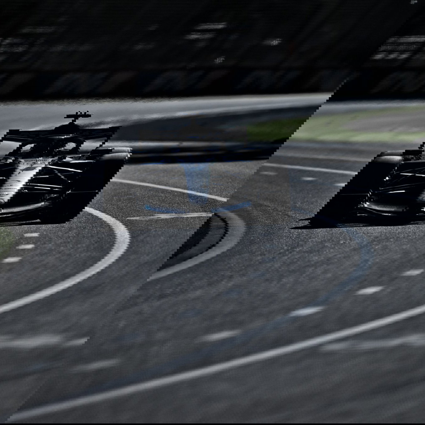 Mercedes looks the team to beat in Melbourne 