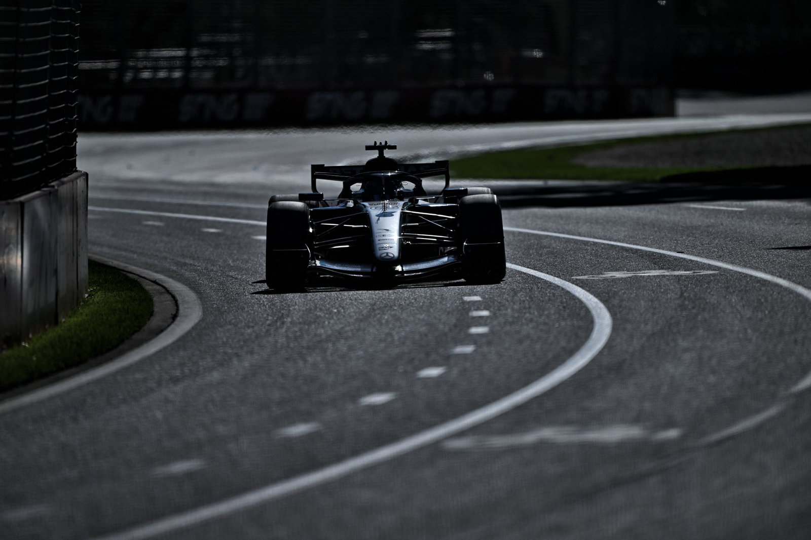 Mercedes looks the team to beat in Melbourne 