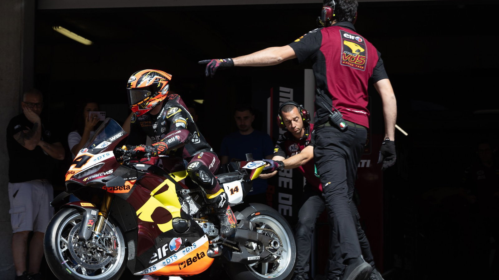 Sam Lowes, 2026 Portuguese WorldSBK, leaving pit box. Credit: Gold and Goose.