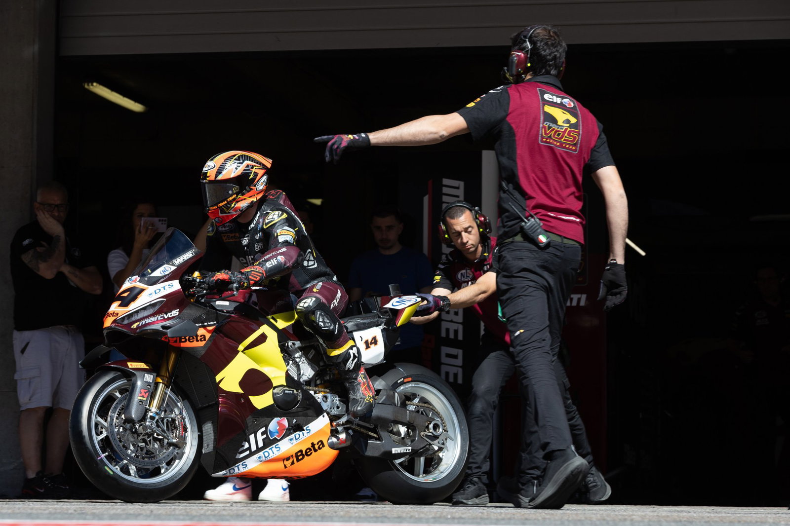 Sam Lowes, 2026 Portuguese WorldSBK, leaving pit box. Credit: Gold and Goose.