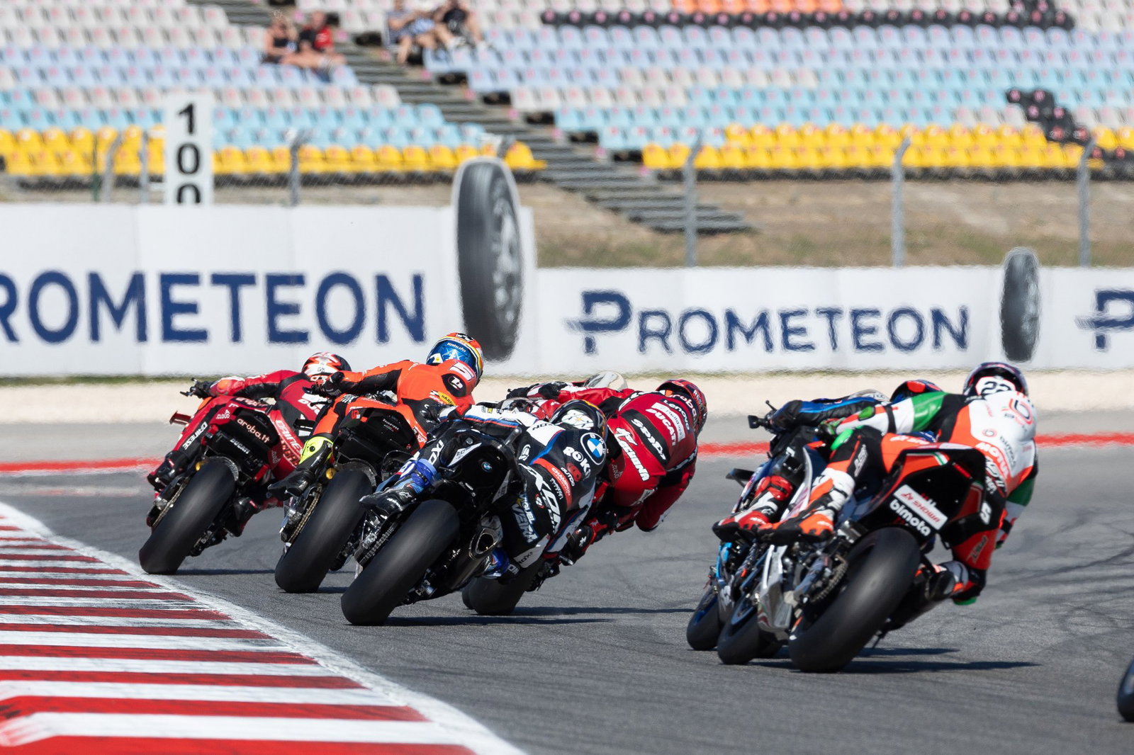 WorldSBK field at 2026 Portuguese WorldSBK. Credit: Gold and Goose.