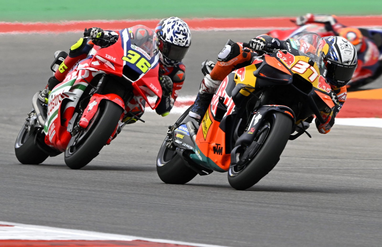 Joan Mir chasing Pedro Acosta for third, 2026 US MotoGP Sprint.