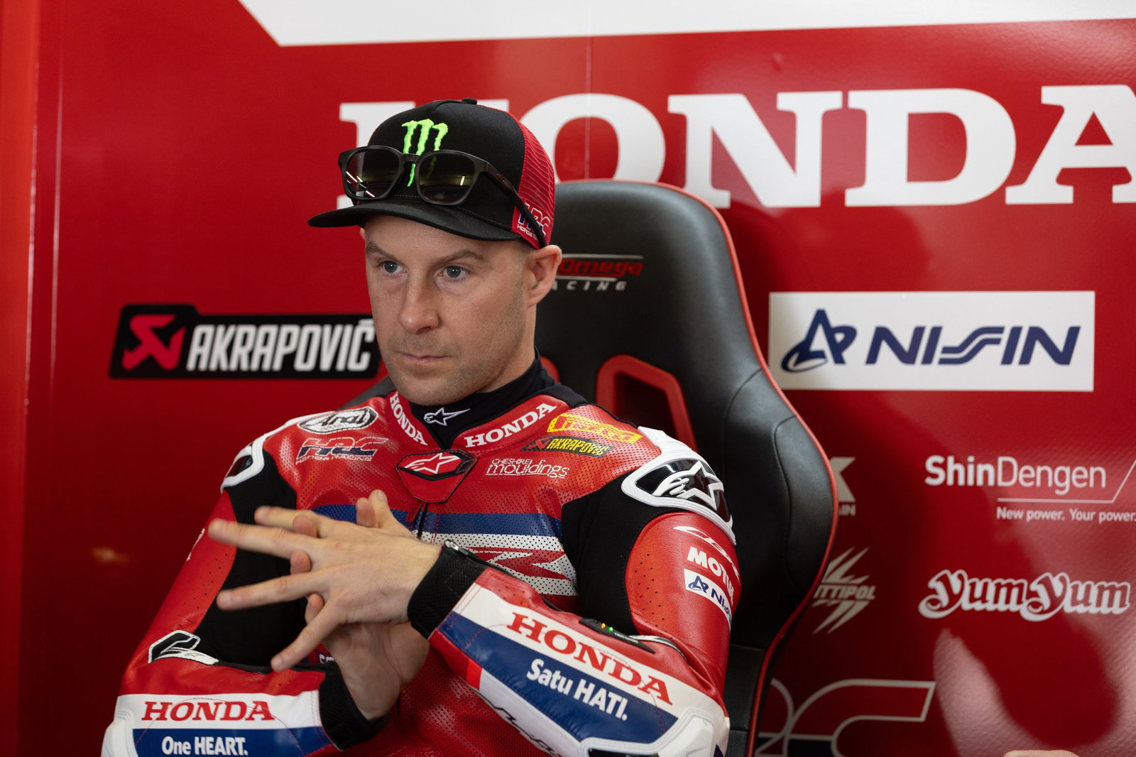 Jonathan Rea, 2026 Portuguese WorldSBK, pit box. Credit: Gold and Goose.