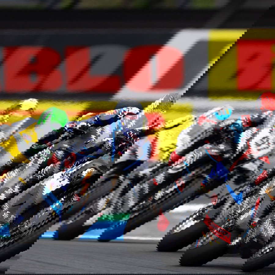 MacKenzie chases Oliveira, 2026 Dutch WorldSBK round at Assen.