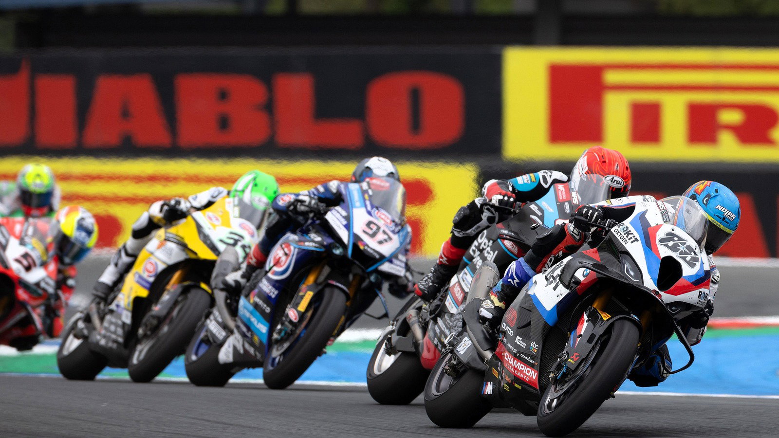 MacKenzie chases Oliveira, 2026 Dutch WorldSBK round at Assen.