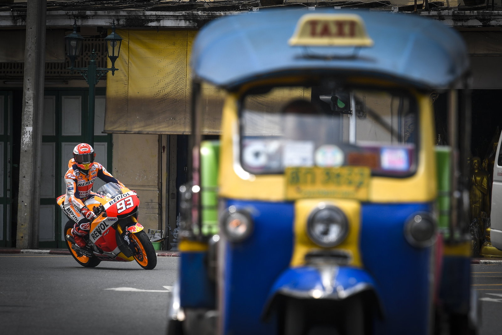 MotoGP Thailand: Marquez Tours Bangkok, Coba Tuk-Tuk!